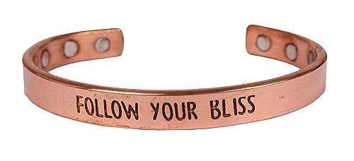 Touchstone Langlebiges hochwertiges reines Kupfer mit der Mantra Botschaft „Follow Your Bliss“. Inspirierendes Magnet armband in natürlichen Farben. Touchstone Langlebiges hochwertiges reines Kupfer mit der Mantra Botschaft „Follow Your Bliss“. Inspirierendes Magnet armband in natürlichen Farben. von Touchstone