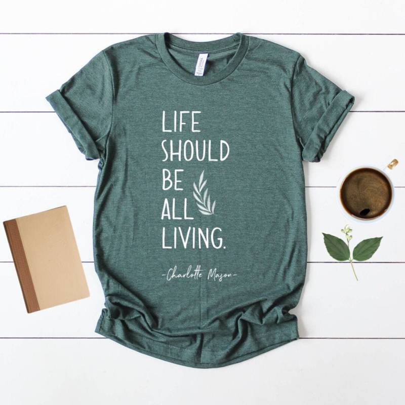 Das Leben Sollte Alles Leben - Charlotte Mason Kurzarm Unisex T-Shirt von TourDeBookshop