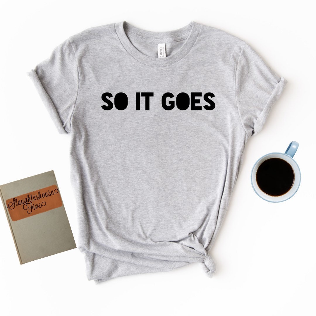 So It Goes - Slaughterhouse Five Kurzarm Unisex T-Shirt So It Goes - Slaughterhouse Five Kurzarm Unisex T-Shirt von TourDeBookshop