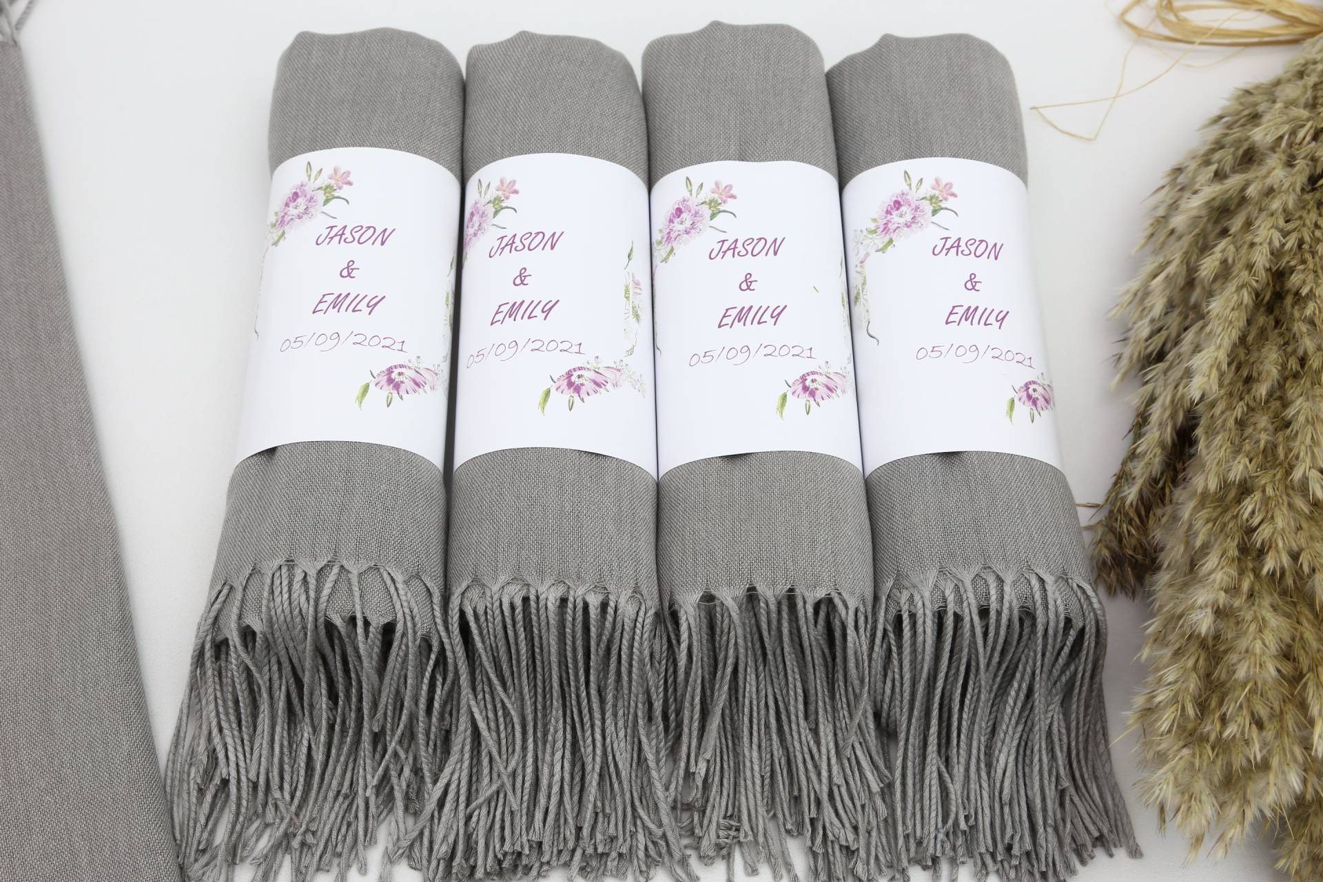 Brautgeschenk-Schal, Graues Pashmina, 26 "x 67", Großverkauf Pashminas, Handgemachter Schal, Schal Mit Personalisiertem Band, Brautjungfer Geschenk von TowelMaster