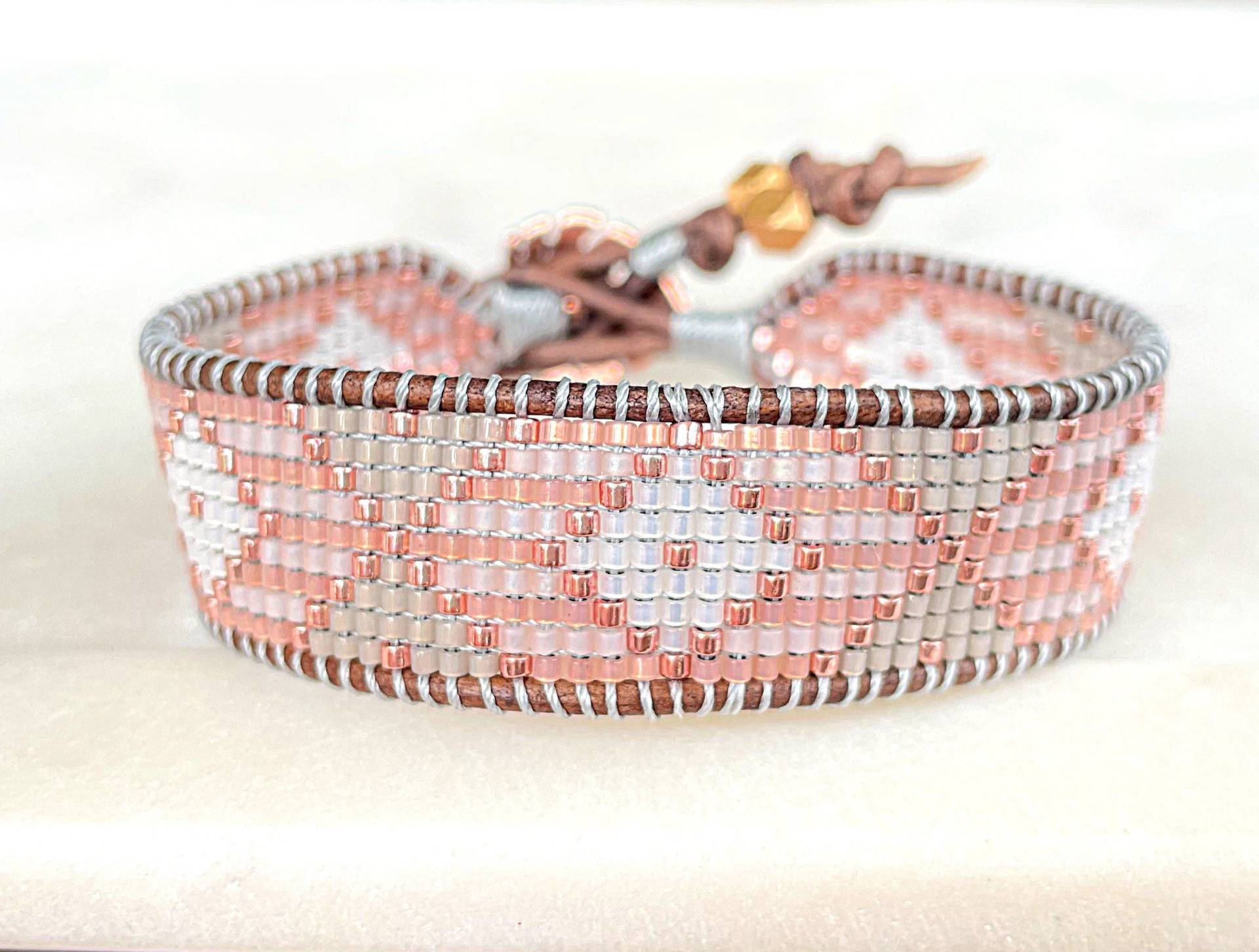 Blush, Grau Und Rose Gold Diamond Loom Woven Armband, Geschenk Für Sie, Brautjungfer Schmuck von TowerCreationsbyTC