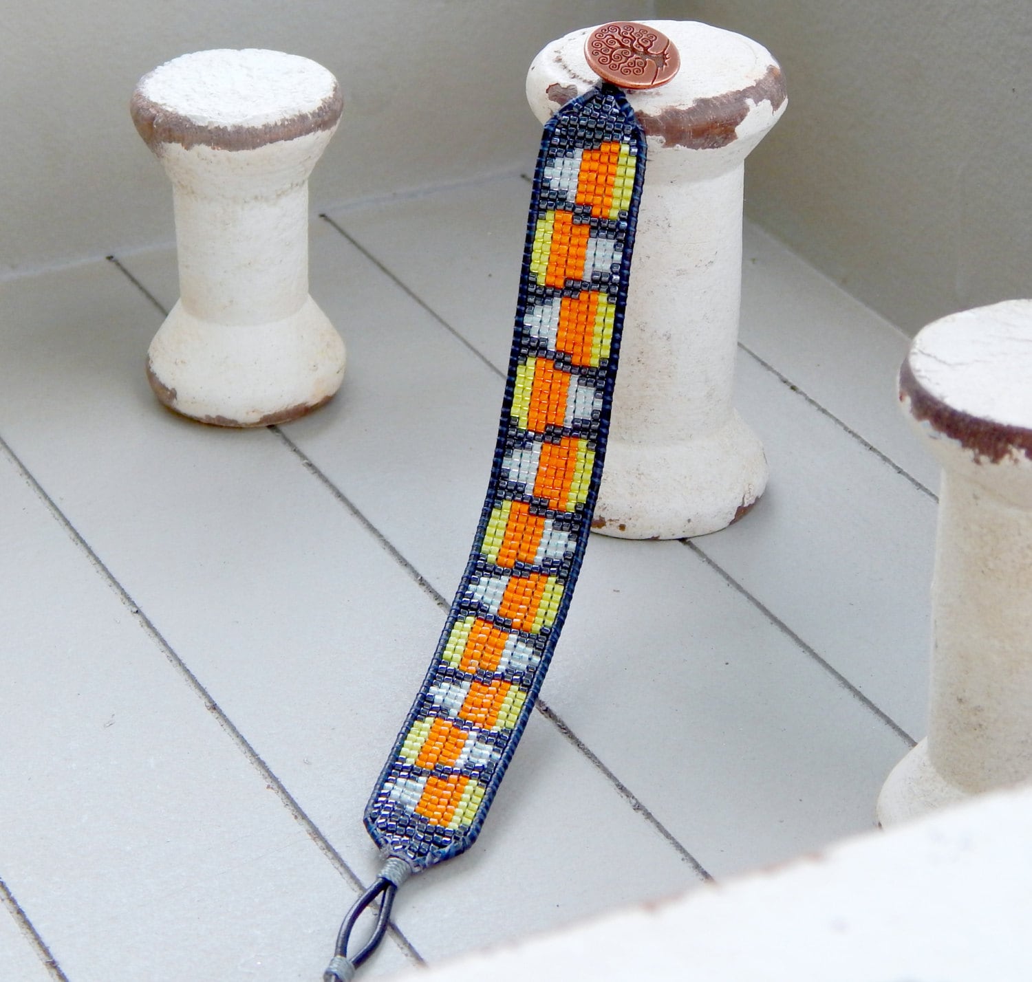 Halloween Candy Corn Woven Manschettenarmband, Handgemachtes Loom Gewebtes Freundschaftsarmband, Geschenk Für Sie von TowerCreationsbyTC