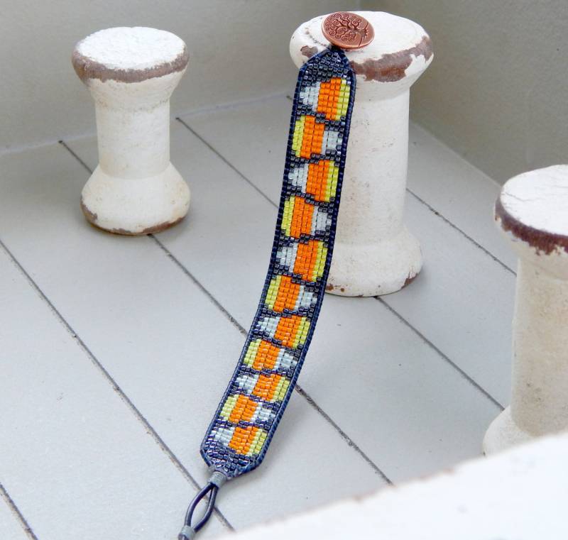 Halloween Candy Corn Woven Manschettenarmband, Handgemachtes Loom Gewebtes Freundschaftsarmband, Geschenk Für Sie von TowerCreationsbyTC