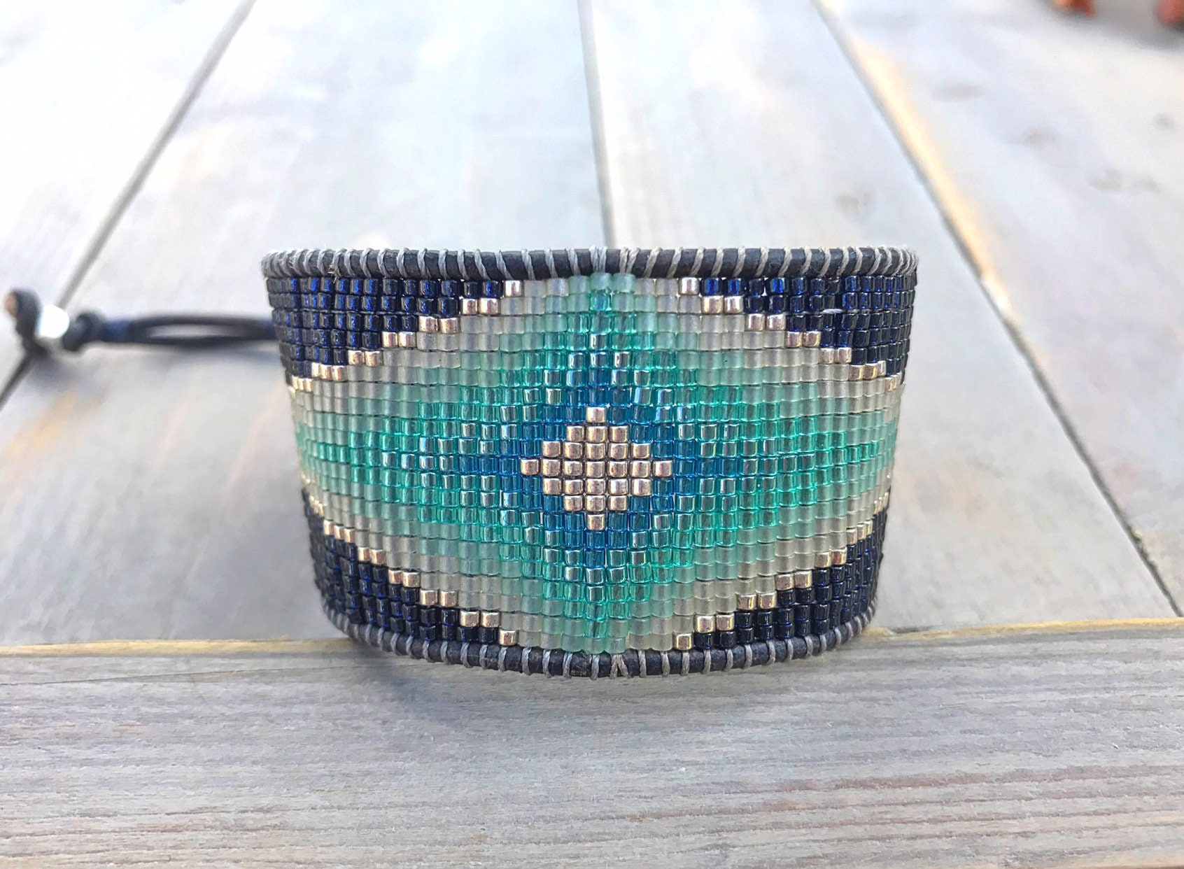 Navy Seas Diamond Burst Loom Armband, Perlenwebstuhl, Weihnachtsgeschenk Für Sie von TowerCreationsbyTC