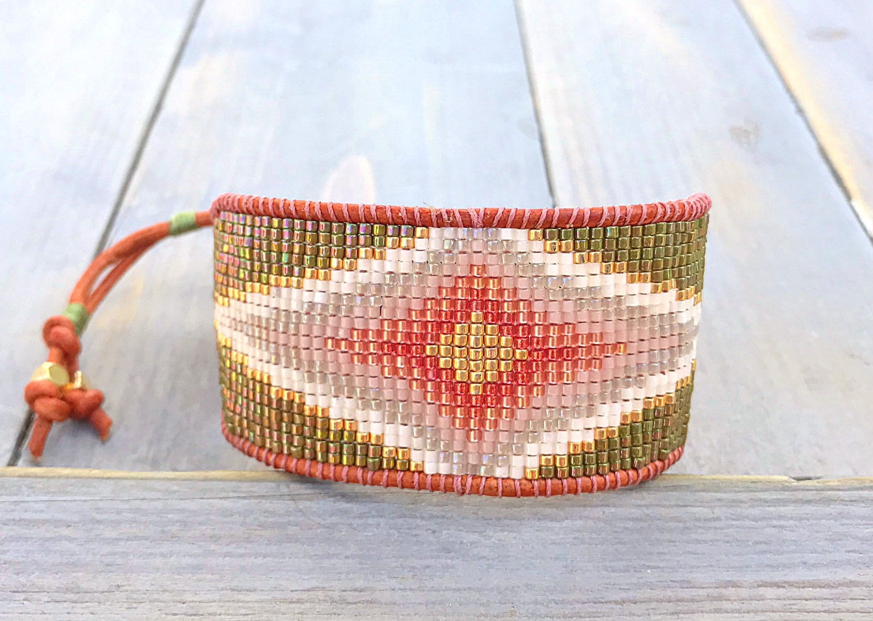 Olivgrün Und Gold Diamond Burst Loom Armband, Perlenwebstuhl, Weihnachtsgeschenk Für Sie von TowerCreationsbyTC
