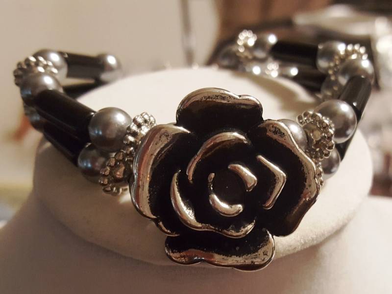 Silber Und Schwarze Rose Armband Silber Und Schwarze Rose Armband von TracesofDesign