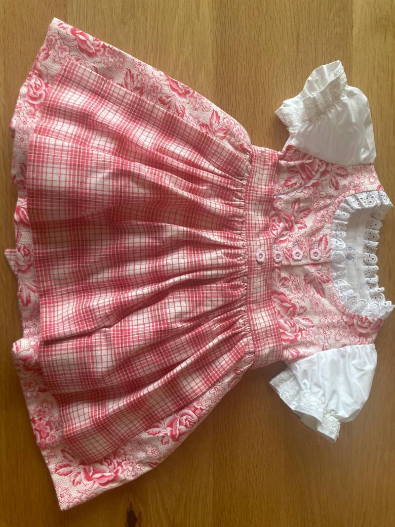 Dirndl Größe 68 Dirndl Größe 68 von Trachtenkids