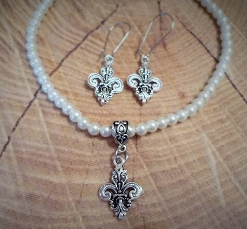 Perlenset Kette & Ohrhänger Mit Antik-Silberfarbenen Anhängern, Trachtenkette, Dirndlkette von Trachtenladerl