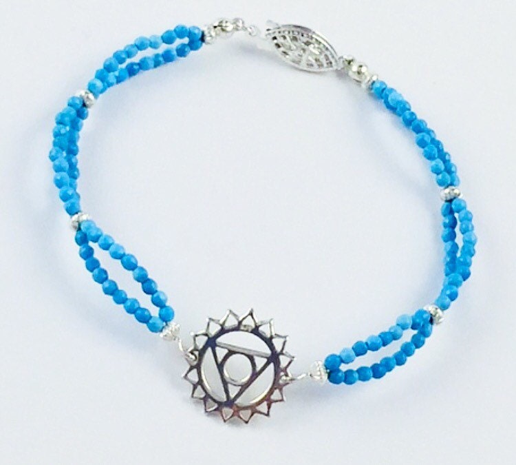 Halschakra Armband Aus Sterlingsilber Und Türkis Edelstein von TracyJanuleDesigns