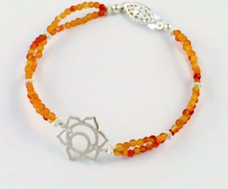 Milz Chakra Armband Aus Sterling Silber Mit Caldneol Edelsteinen von TracyJanuleDesigns