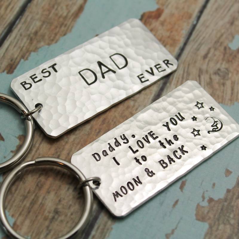 Best Dad Ever Keychain Vatertagsgeschenk Aluminium Handgestempelt Personalisiert von TracyTayanDesigns