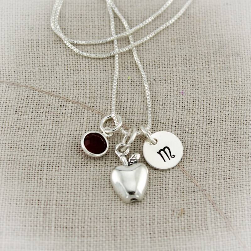 Lehrer Anhänger Mit Geburtsstein Und Apfel Sterling Silber Hand Gestempelt Personalisierte Halskette von TracyTayanDesigns