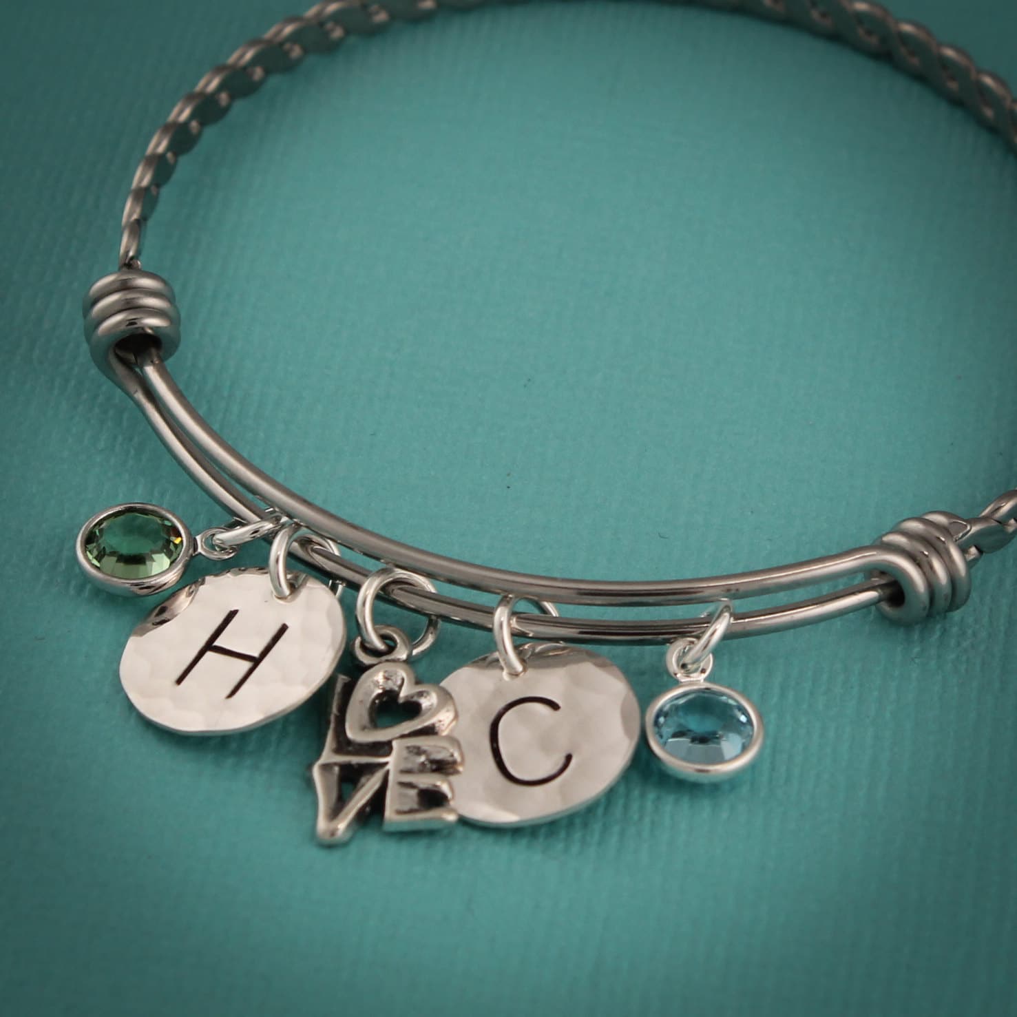 Liebe Initial Armreif Mit Geburtssteinen, Verlobungsgeschenk Armband, Jahrestagsgeschenk Initialen, Personalisiertes Armband Initialen & von TracyTayanDesigns