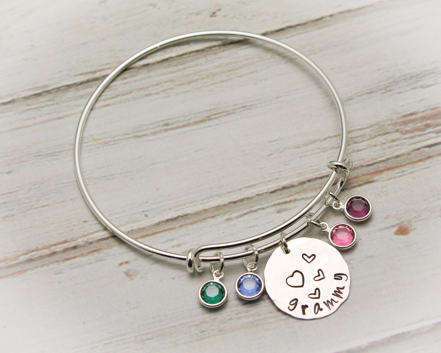 Mutter Oder Großmutter Charm Armreif Mit Geburtssteinen in Silber Mutter Oder Großmutter Charm Armreif Mit Geburtssteinen in Silber von TracyTayanDesigns