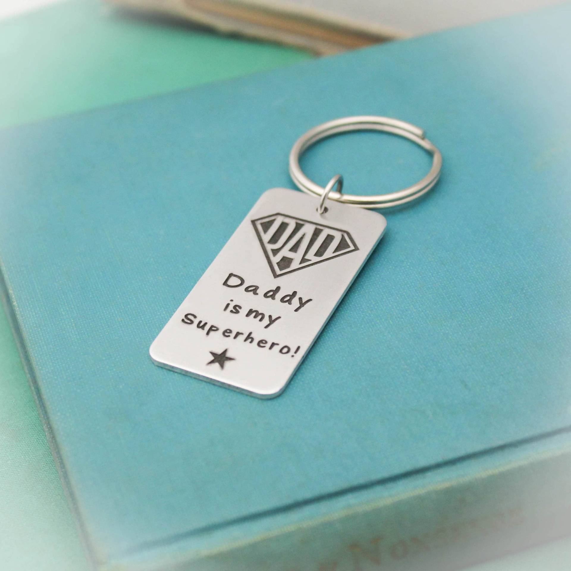 Papa Ist Mein Superheld Schlüsselanhänger, Benutzerdefinierte Held Geschenk Für Ihn, Superheld, Personalisiertes Geschenk, Vatertagsgeschenk von TracyTayanDesigns