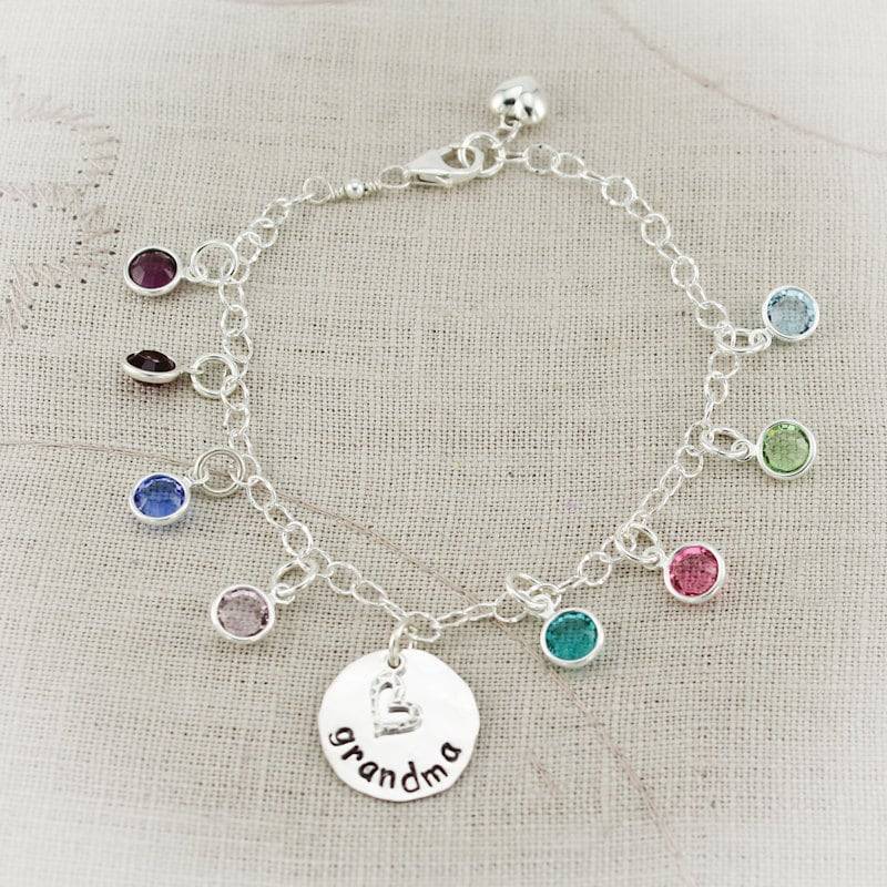 Personalisiertes Großmutter Oder Mutter Armband Mit Birthstones, Oma Bettelarmband, Mama Hand Gestempelt Schmuck von TracyTayanDesigns