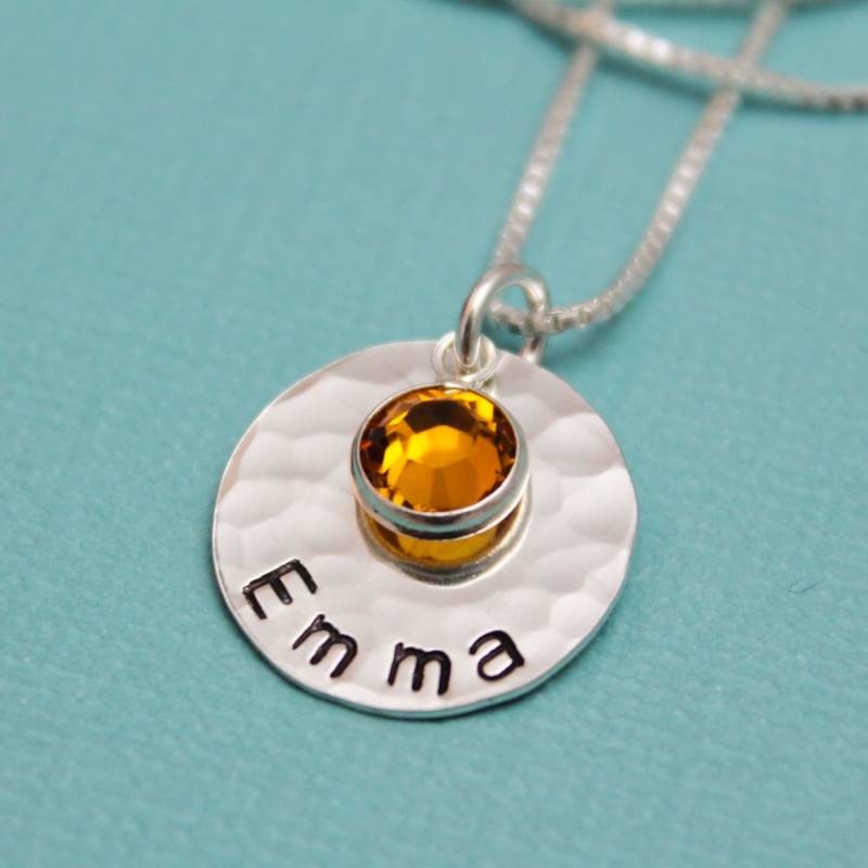 Personalisierte Name Birthstone Halskette Mutter Oder Großmutter Hand Gestempelt Schmuck Kleine Juwelen von TracyTayanDesigns