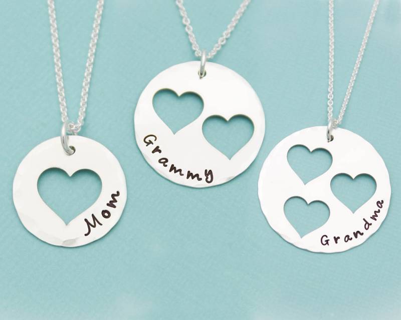 Personalisierte Sterling Silber Herz Halskette Set Mutter Tochter Großmutter Geschenk von TracyTayanDesigns