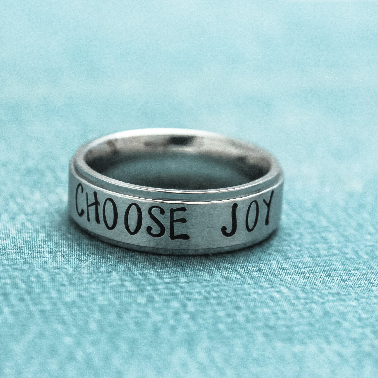 Personalisierter Edelstahl Namensring Individuell Gestempelter Silberversprechensring von TracyTayanDesigns