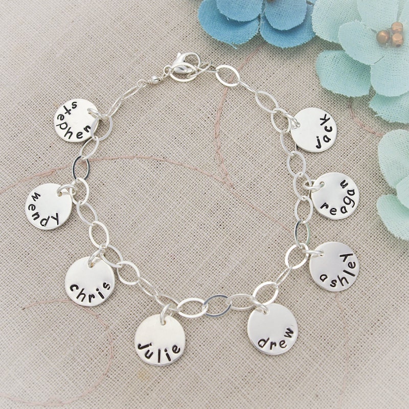 Personalisiertes Bettelarmband Für Mama Oma, Bettelarmband, Oma Muttertagsgeschenke, Hand Gestempelt Personalisiert Personalisiertes Bettelarmband Für Mama Oma, Bettelarmband, Oma Muttertagsgeschenke, Hand Gestempelt Personalisiert von TracyTayanDesigns