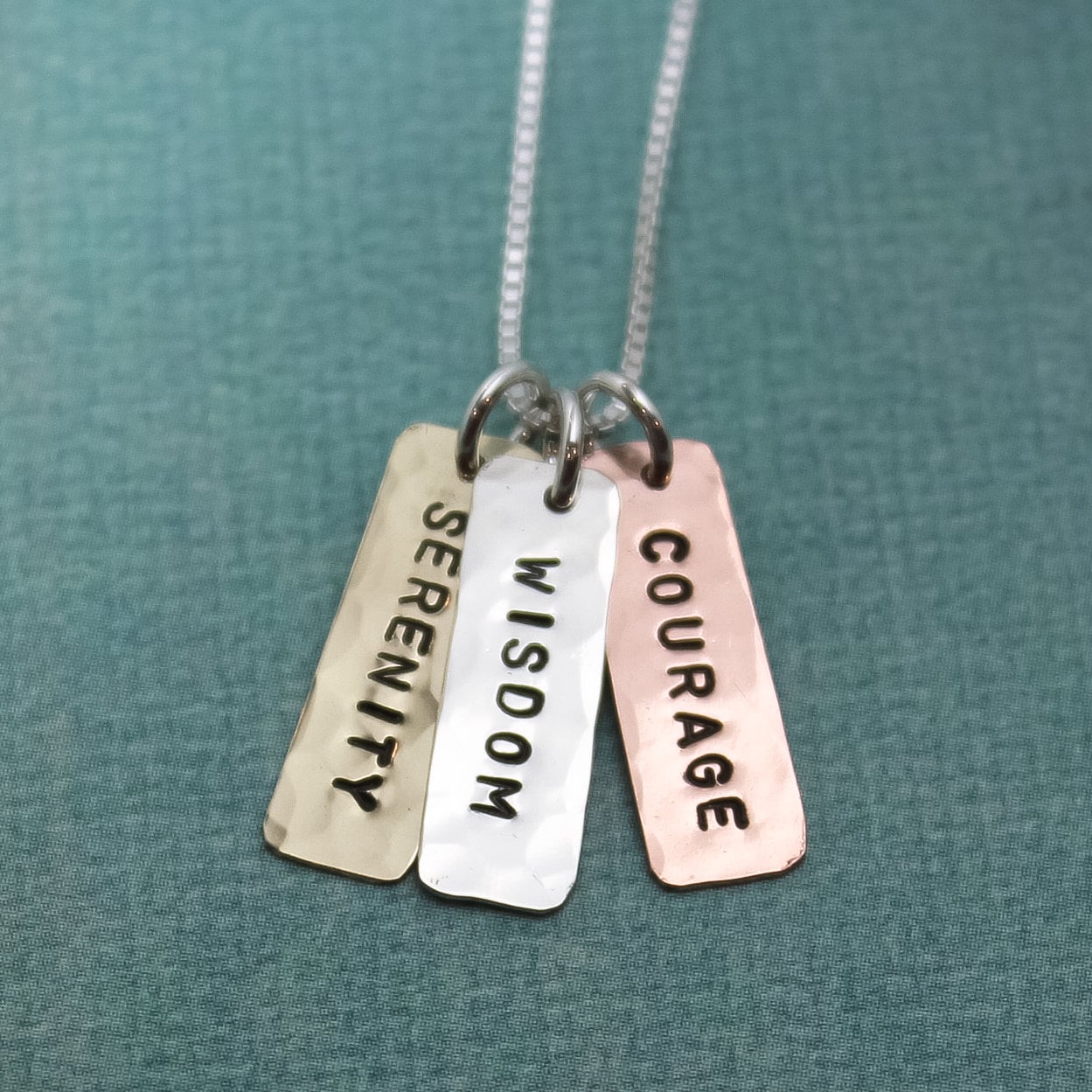 Serenity Gebet Halskette Mixed Metals Tiny Kupfer Messing Silber Tags Hand Gestempelt Schmuck Serenity Gebet Halskette Mixed Metals Tiny Kupfer Messing Silber Tags Hand Gestempelt Schmuck von TracyTayanDesigns