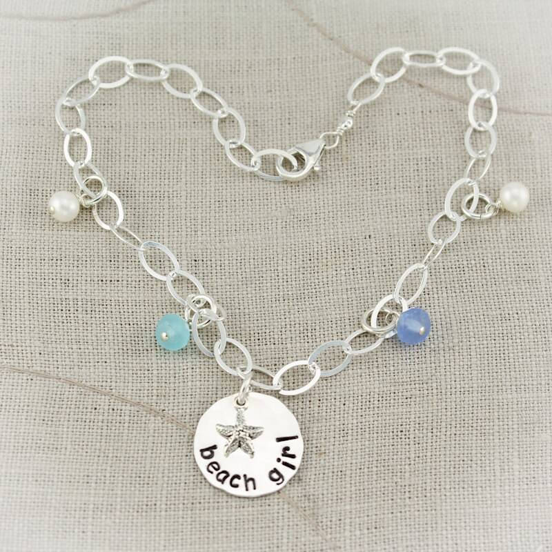 Strand Mädchen Fußkettchen Hand Gestempelt Personalisierte Sterling Silber Seestern Mit Seeglas & Perle Charms von TracyTayanDesigns