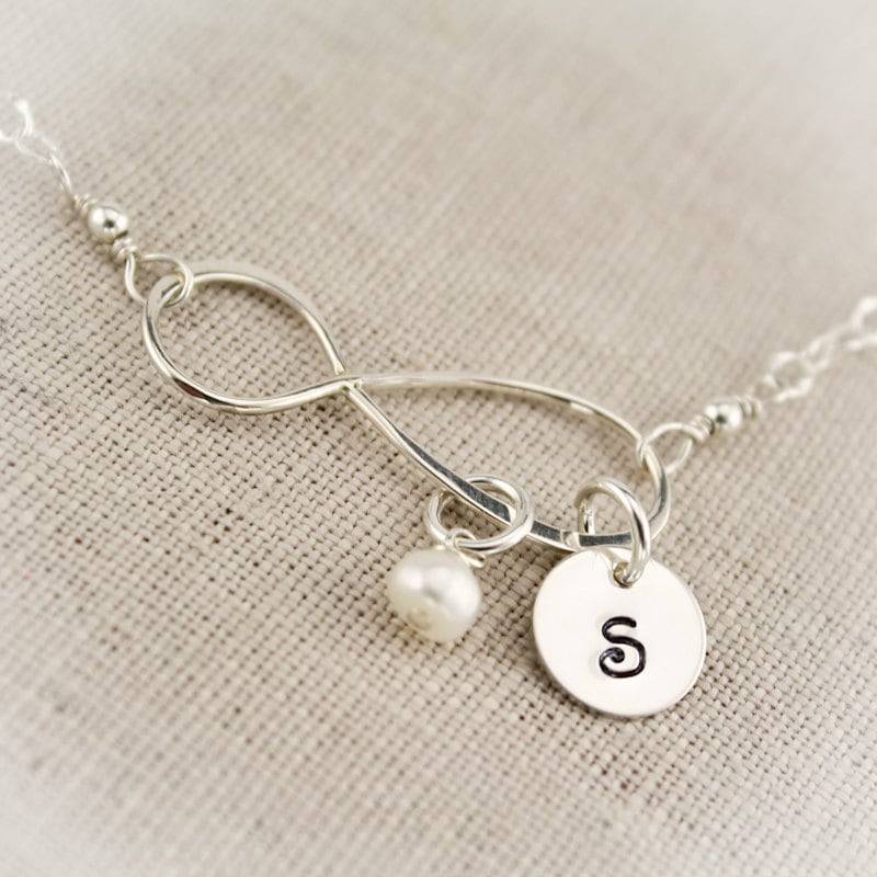 Unendlichkeit Halskette Mit Initial Und Perle Oder Geburtsstein Personalisierte Hand Gestempelt von TracyTayanDesigns