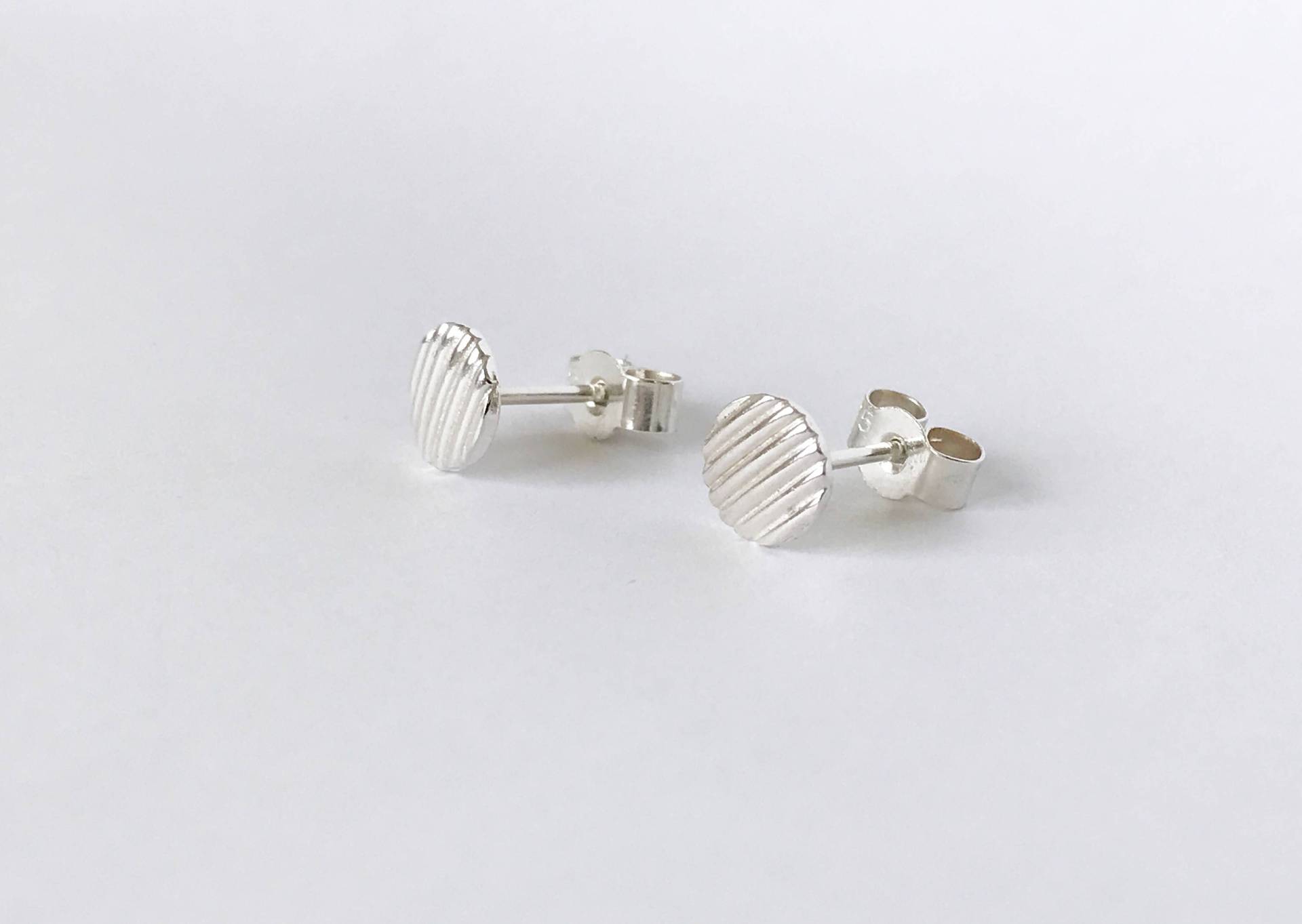 Einfache Lineare Ohrringe Einfache Lineare Ohrringe von TracyWilsonJewelley