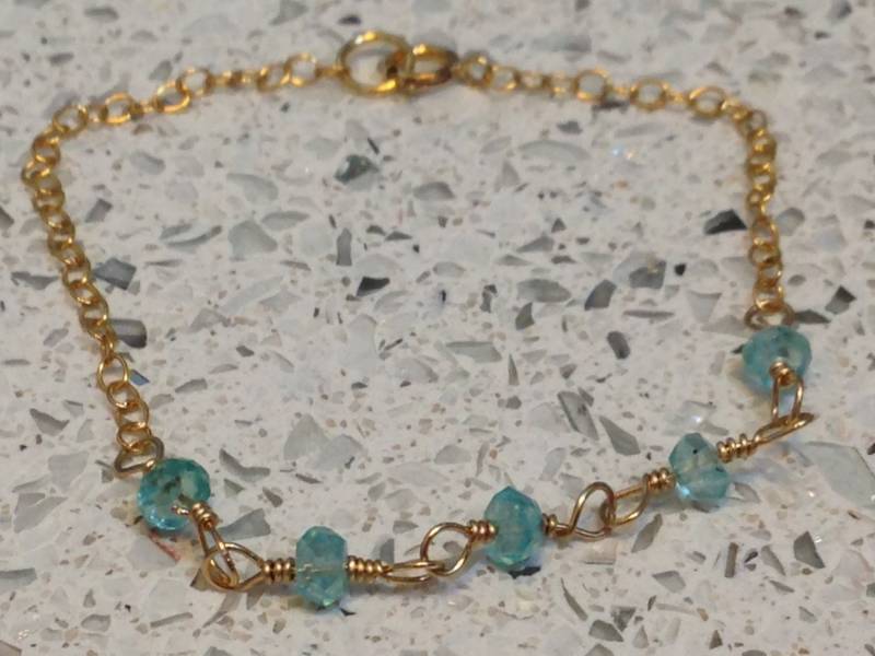 Aquamarin Armband in Gold März Birthstone Zarte Kette Zierliche Kristall von TracysMysticalGems