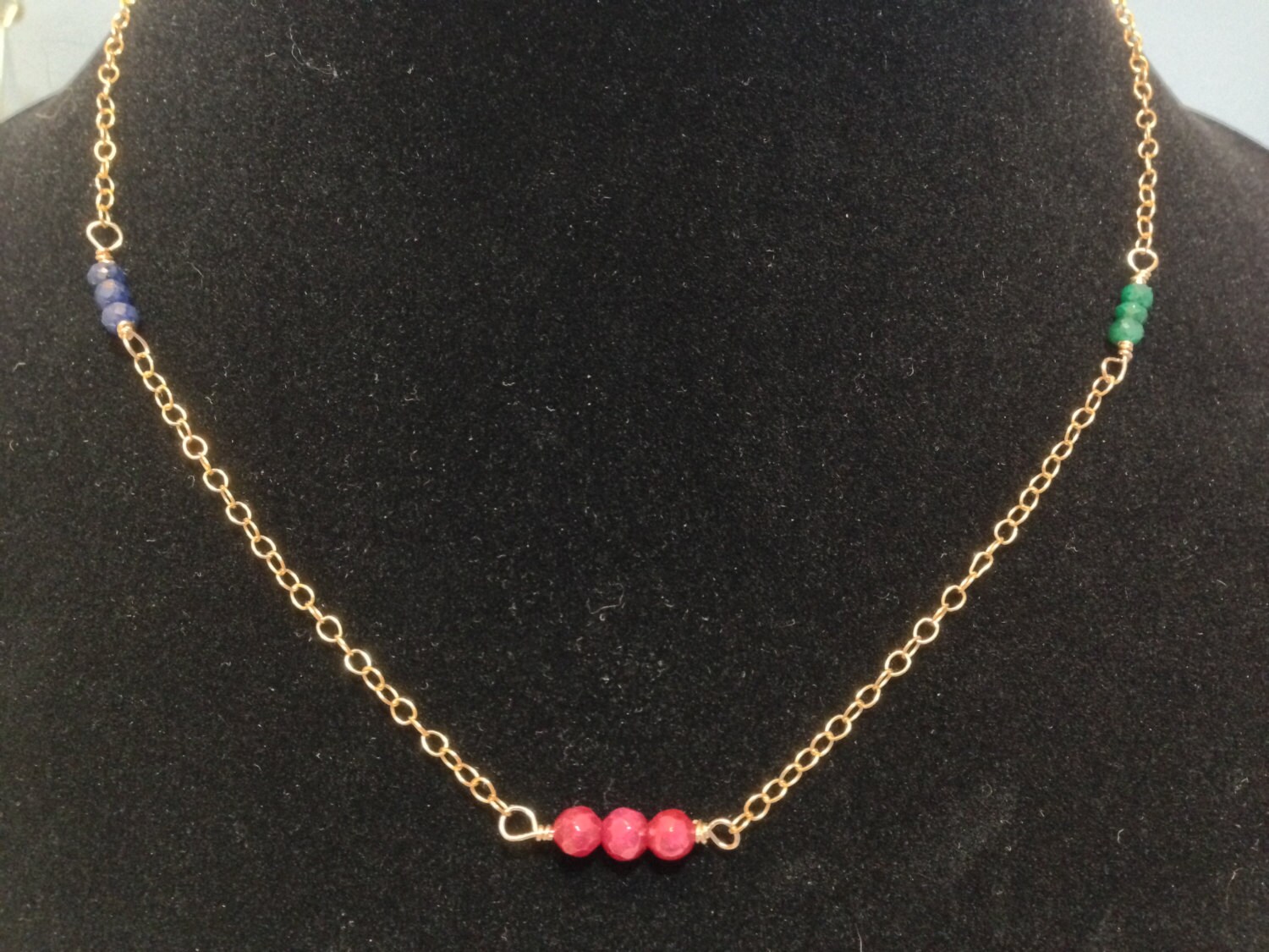 Saphir Rubin Und Smaragd Halskette in 14 Kt Gold Füllen Layering Echte Edelsteine von TracysMysticalGems