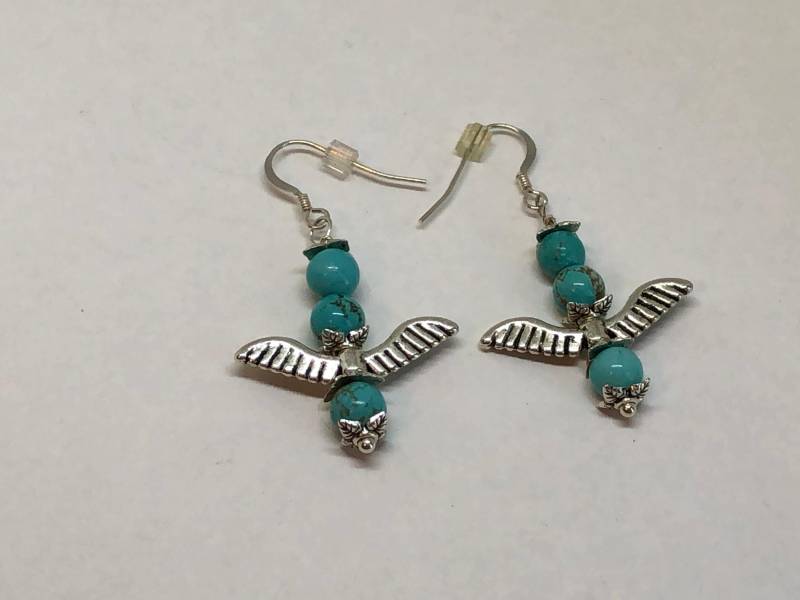 Türkisfarbene Ohrringe Perlenohrringe Genuine Turquoise Dangle Flügel Sterling Silberohrringe von TracysMysticalGems