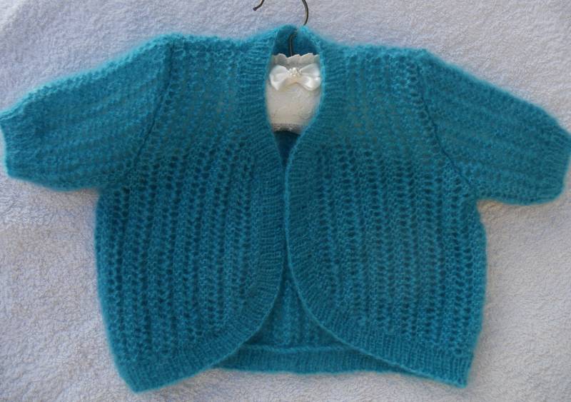 strickjacke/ Bolero/ Shrug/Pullover Handgestrickt Aus Weichem, Flauschigem Garn in Türkis/Eisblau, 2-3 Jahre | Brustumfang von TradKnits