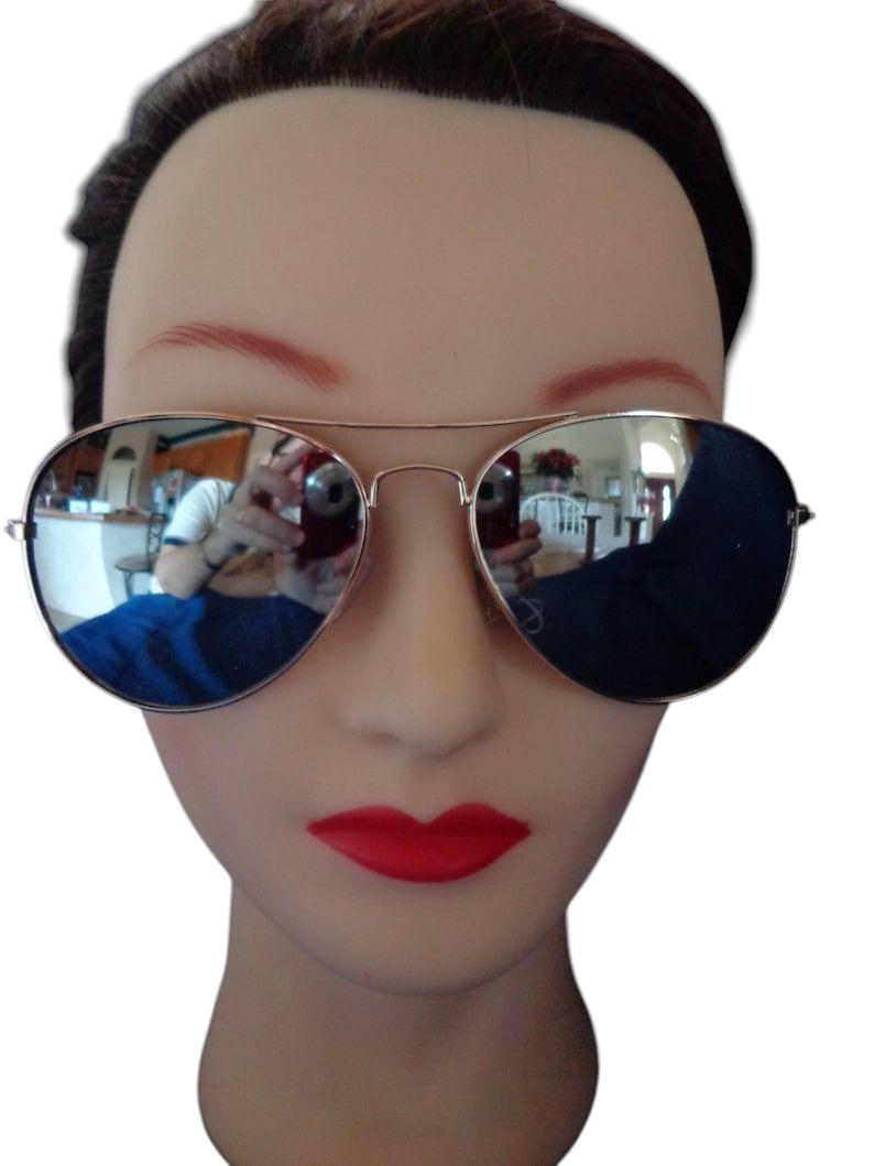 Gold Aviator Sonnenbrille Spiegellinse, Unisex Gold Aviator Sonnenbrille Spiegellinse, Unisex von TraderTrudys