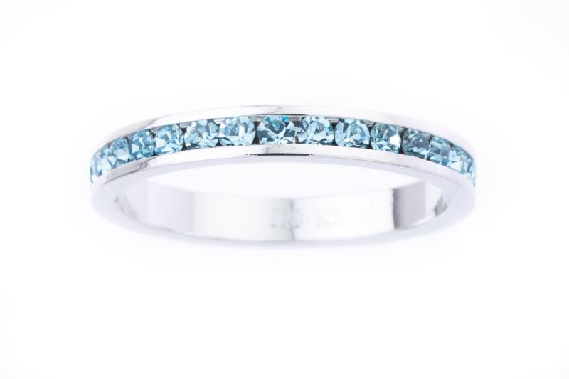 Aquamarin Swarovski Kristall Eternity Ring in Sterling Silber - Stapelring Ehering Handgemachter Verlobungsring von TraditionsJewelryCo