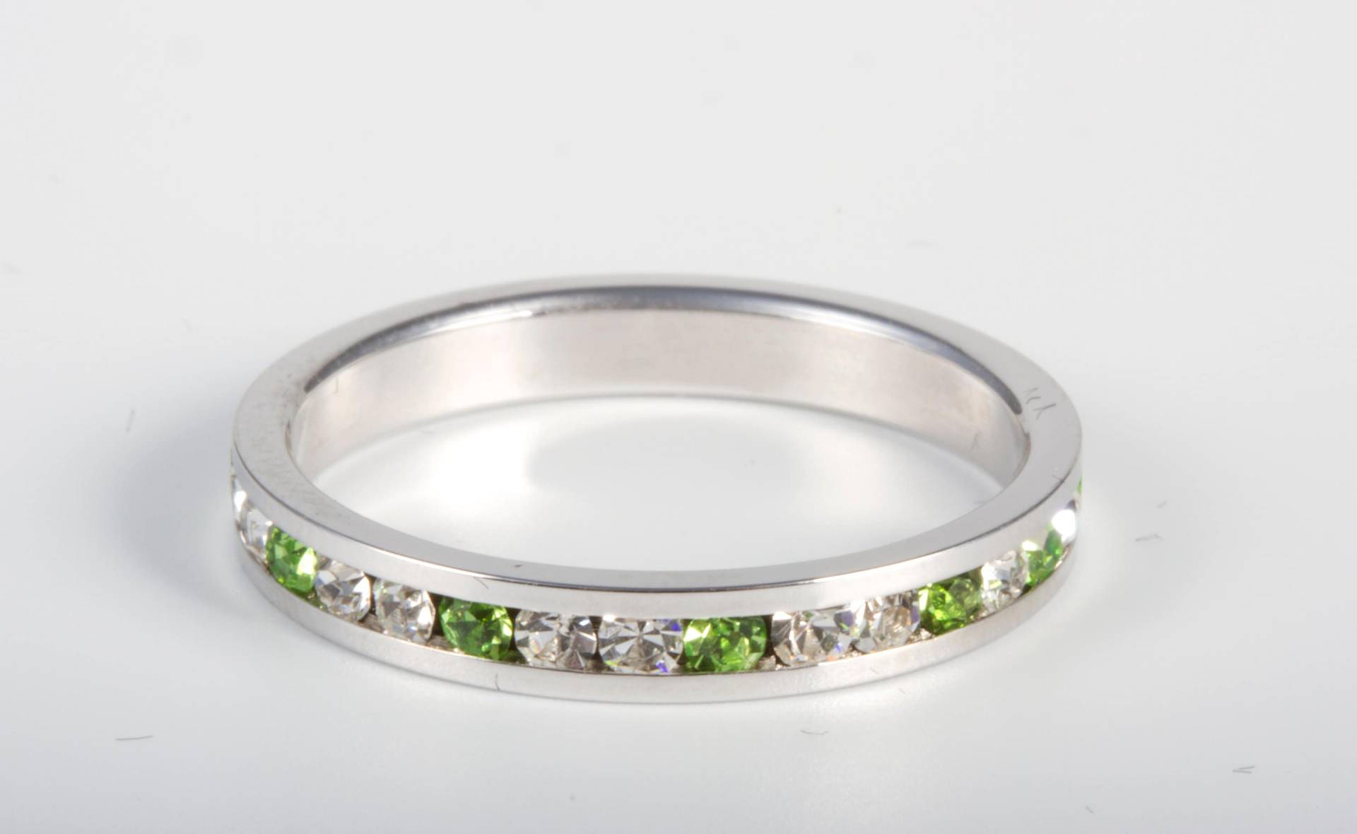 Chrysolit Hellgrün & Klar Swarovski Kristall Eternity Ring in Sterling Silber - Stapelring Trauring Handgemachter Verlobungsring Chrysolit Hellgrün & Klar Swarovski Kristall Eternity Ring in Sterling Silber - Stapelring Trauring Handgemachter Verlobungsring von TraditionsJewelryCo