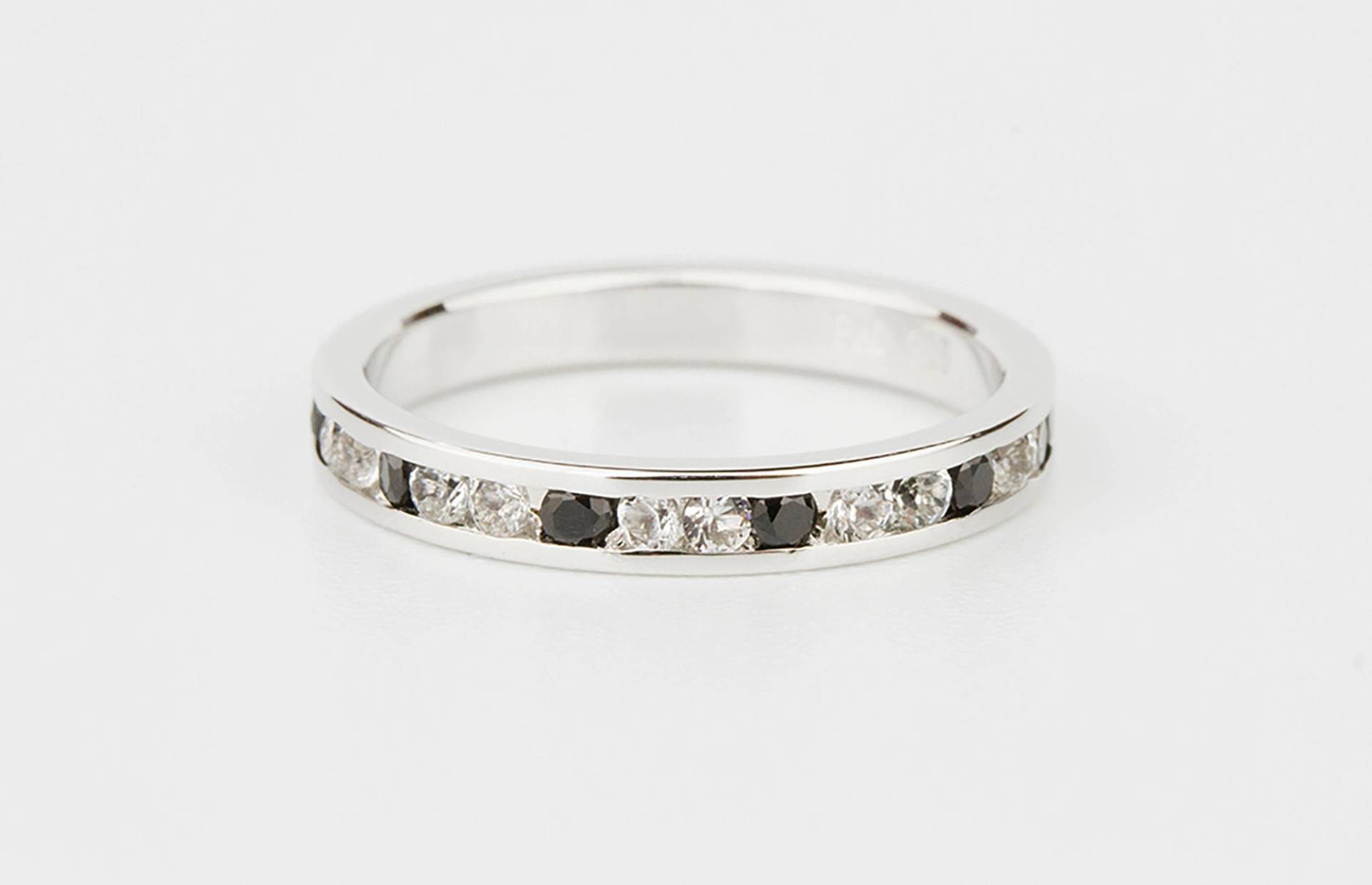 Jet Schwarz & Abwechselnd Klar Kanal Set Swarovski Kristall Ring - Stapelring Trauring Handgemachter Verlobungsring Jet Schwarz & Abwechselnd Klar Kanal Set Swarovski Kristall Ring - Stapelring Trauring Handgemachter Verlobungsring von TraditionsJewelryCo