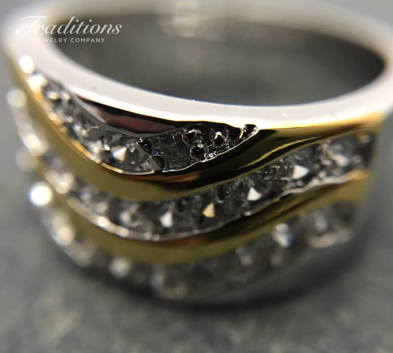 Platin Und Vergoldeter Sterling Silber Wave Design Ring Set Mit Mehreren Makellosen Zirkonias Platin Und Vergoldeter Sterling Silber Wave Design Ring Set Mit Mehreren Makellosen Zirkonias von TraditionsJewelryCo