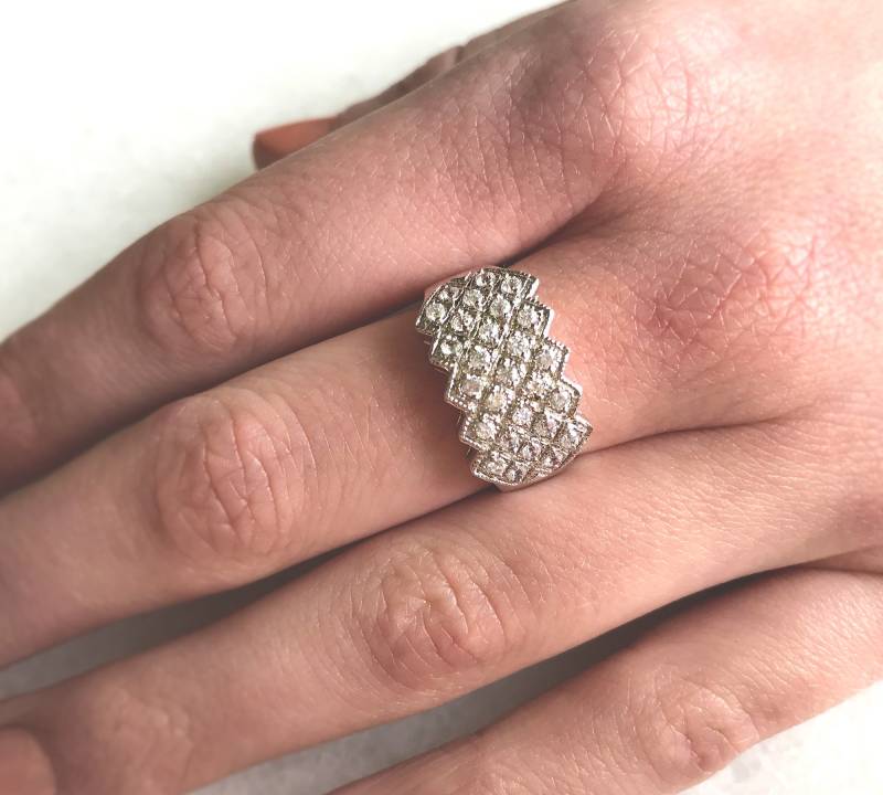 Platiniertes Sterling Silber Ring Set Mit Mehreren Makellosen Zirkonias - Kariert Muster Platiniertes Sterling Silber Ring Set Mit Mehreren Makellosen Zirkonias - Kariert Muster von TraditionsJewelryCo