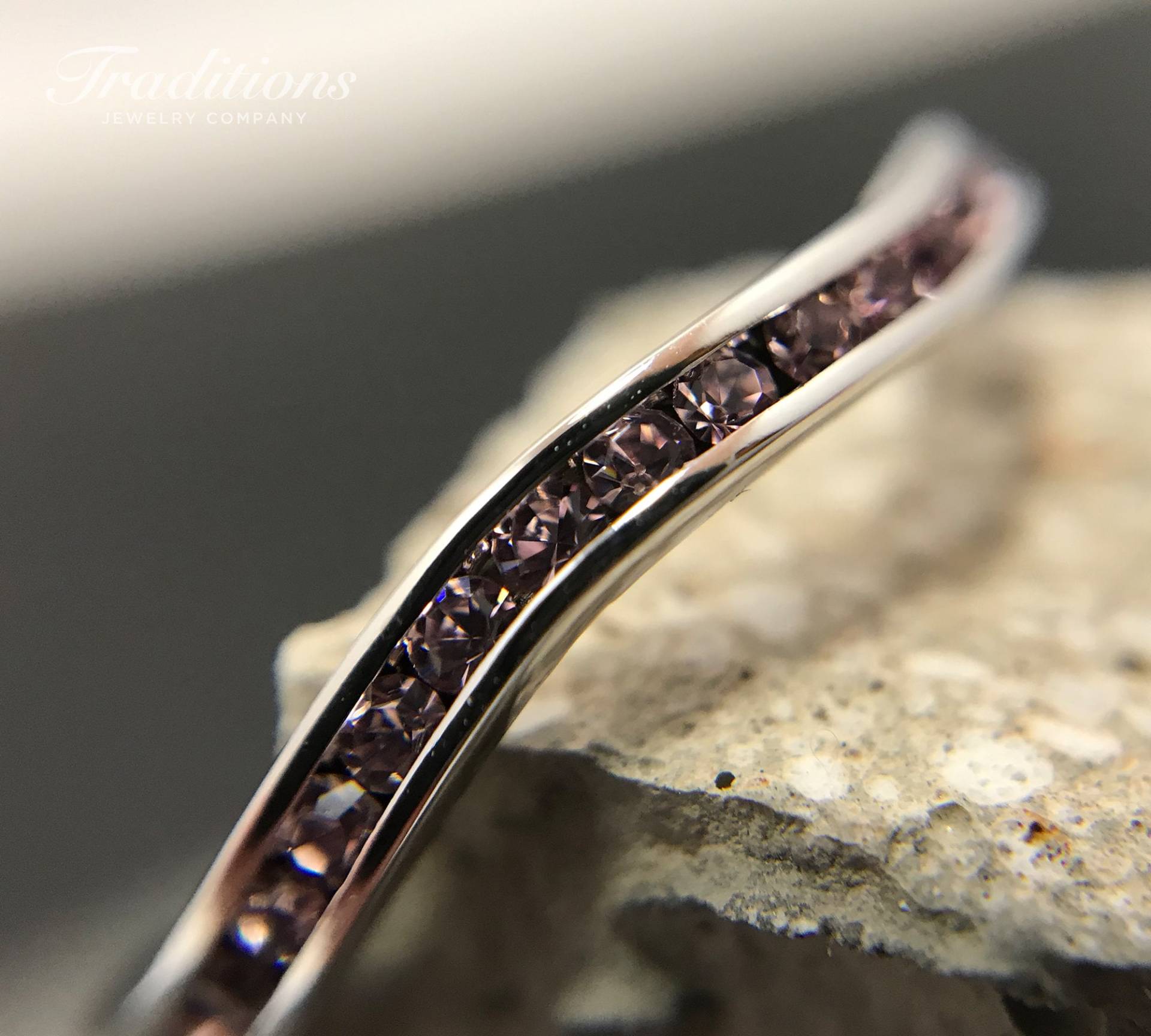 Sterling Silber Alexandrit Swarovski Juni Birthstone Stapelbarer Wellenring - Stapelring Ehering Handgemachter Verlobungsring Sterling Silber Alexandrit Swarovski Juni Birthstone Stapelbarer Wellenring - Stapelring Ehering Handgemachter Verlobungsring von TraditionsJewelryCo