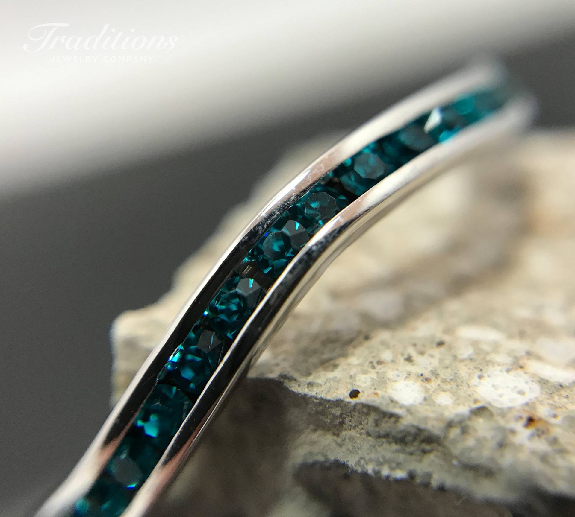 Sterling Silber Blau Zirkon Swarovski Dez Geburtsstein Wellenring - Stapelring Ehering Handgemachter Verlobungsring Sterling Silber Blau Zirkon Swarovski Dez Geburtsstein Wellenring - Stapelring Ehering Handgemachter Verlobungsring von TraditionsJewelryCo