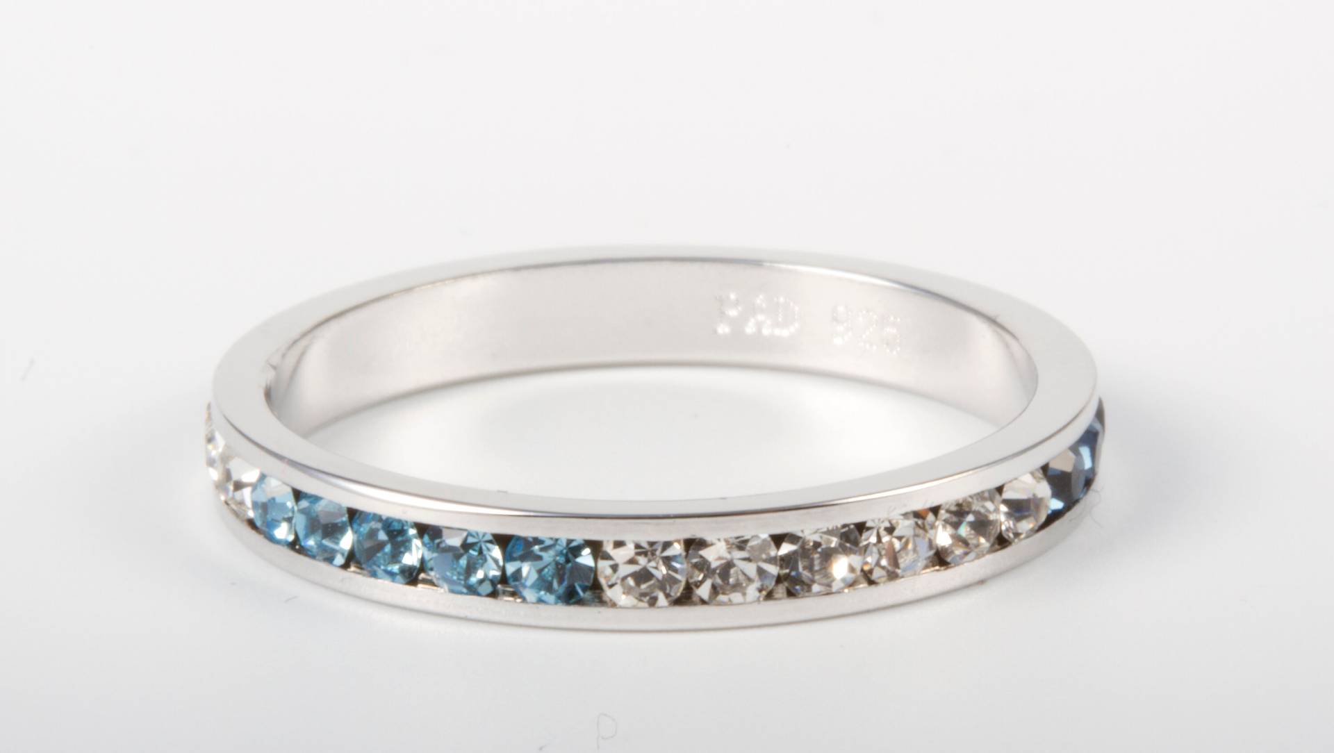 Sterling Silber Blues Topaz Und Clear Swarovski Crystal Eternity Ring - Stapelring Hochzeitsband Handgemachter Verlobungsring Sterling Silber Blues Topaz Und Clear Swarovski Crystal Eternity Ring - Stapelring Hochzeitsband Handgemachter Verlobungsring von TraditionsJewelryCo
