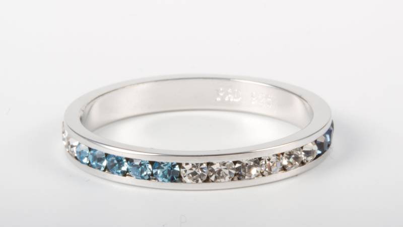 Sterling Silber Blues Topaz Und Clear Swarovski Crystal Eternity Ring - Stapelring Hochzeitsband Handgemachter Verlobungsring Sterling Silber Blues Topaz Und Clear Swarovski Crystal Eternity Ring - Stapelring Hochzeitsband Handgemachter Verlobungsring von TraditionsJewelryCo