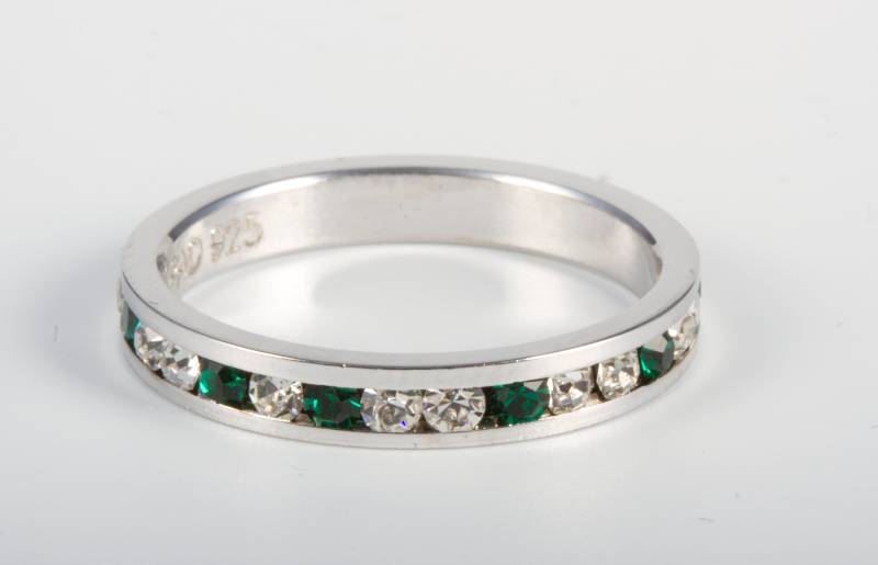 Sterling Silber Channel Set Swarovski Green & Clear Crystal Eternity Ring - Stapelring Hochzeitsband Handgemachter Verlobungsring Sterling Silber Channel Set Swarovski Green & Clear Crystal Eternity Ring - Stapelring Hochzeitsband Handgemachter Verlobungsring von TraditionsJewelryCo