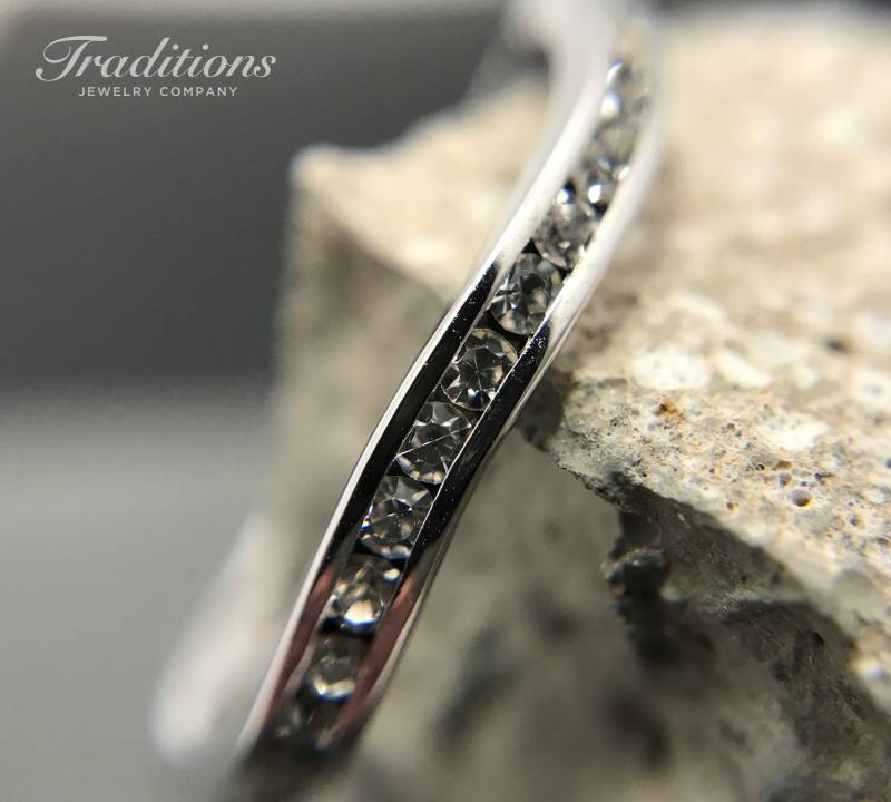 Sterling Silber Diamant Swarovski April Geburtsstein Wellenring - Stapelring Ehering Handgemachter Verlobungsring von TraditionsJewelryCo