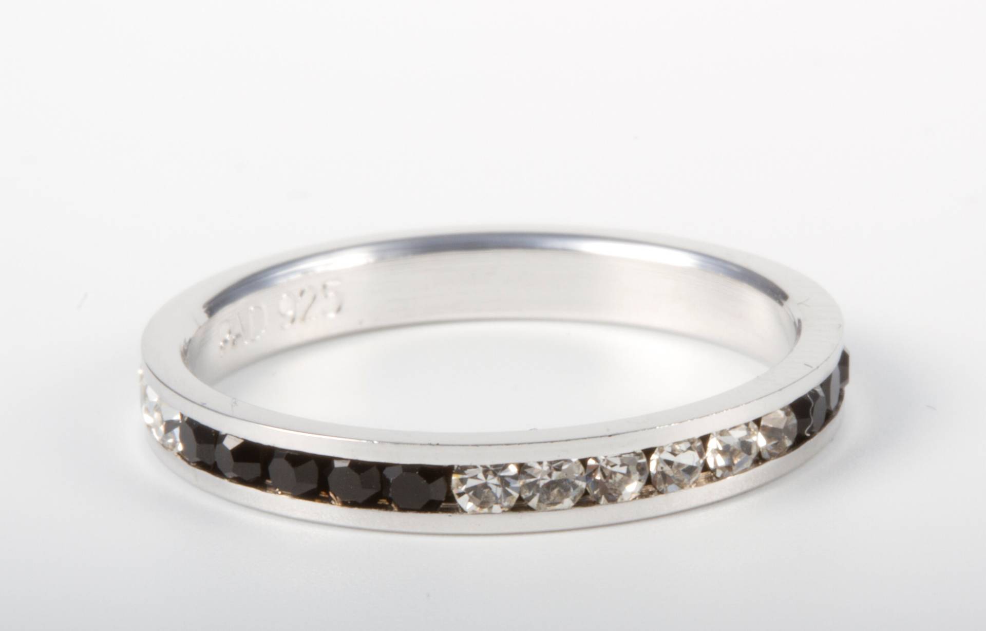 Sterling Silber Jet Schwarz & Klar Kanal Set Eternity Ring - Stapelring Trauring Handgemachter Verlobungsring Sterling Silber Jet Schwarz & Klar Kanal Set Eternity Ring - Stapelring Trauring Handgemachter Verlobungsring von TraditionsJewelryCo