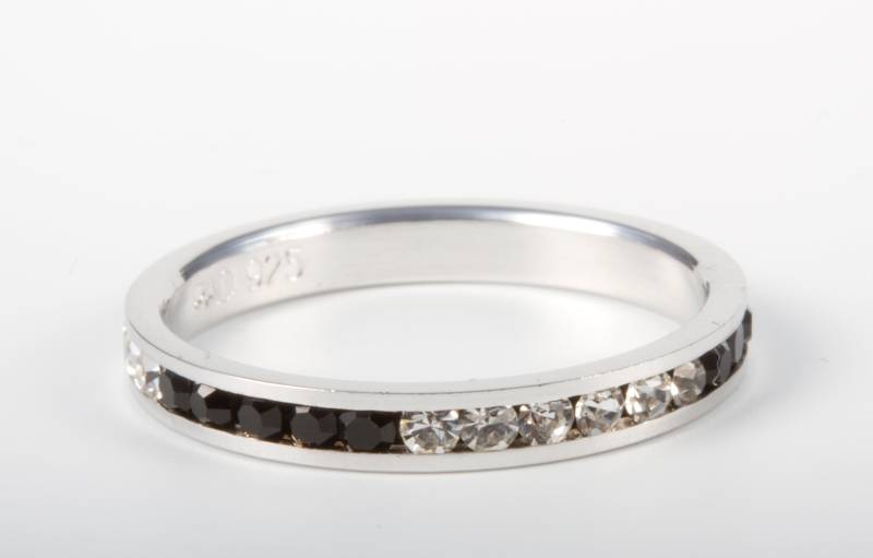 Sterling Silber Jet Schwarz & Klar Kanal Set Eternity Ring - Stapelring Trauring Handgemachter Verlobungsring von TraditionsJewelryCo