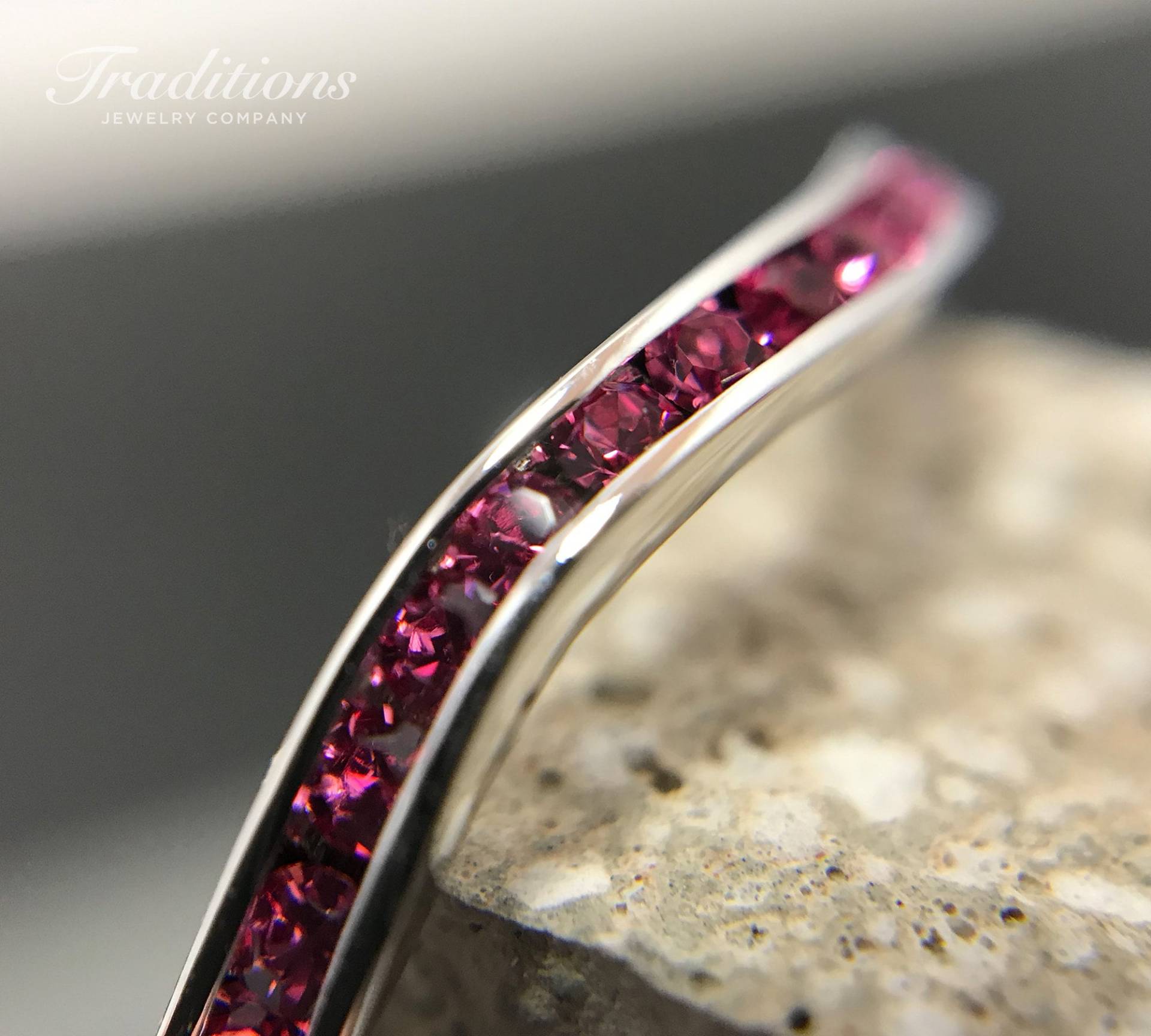 Sterling Silber Rosa Turmalin Swarovski Oktober Geburtsstein Stapelbarer Wellenring - Stapelring Hochzeitsband Handgemachter Verlobungsring Sterling Silber Rosa Turmalin Swarovski Oktober Geburtsstein Stapelbarer Wellenring - Stapelring Hochzeitsband Handgemachter Verlobungsring von TraditionsJewelryCo