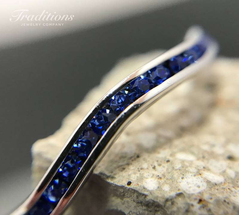 Sterling Silber Saphir Swarovski September Geburtsstein Welle Stapelring - Ehering Handgemachter Verlobungsring von TraditionsJewelryCo