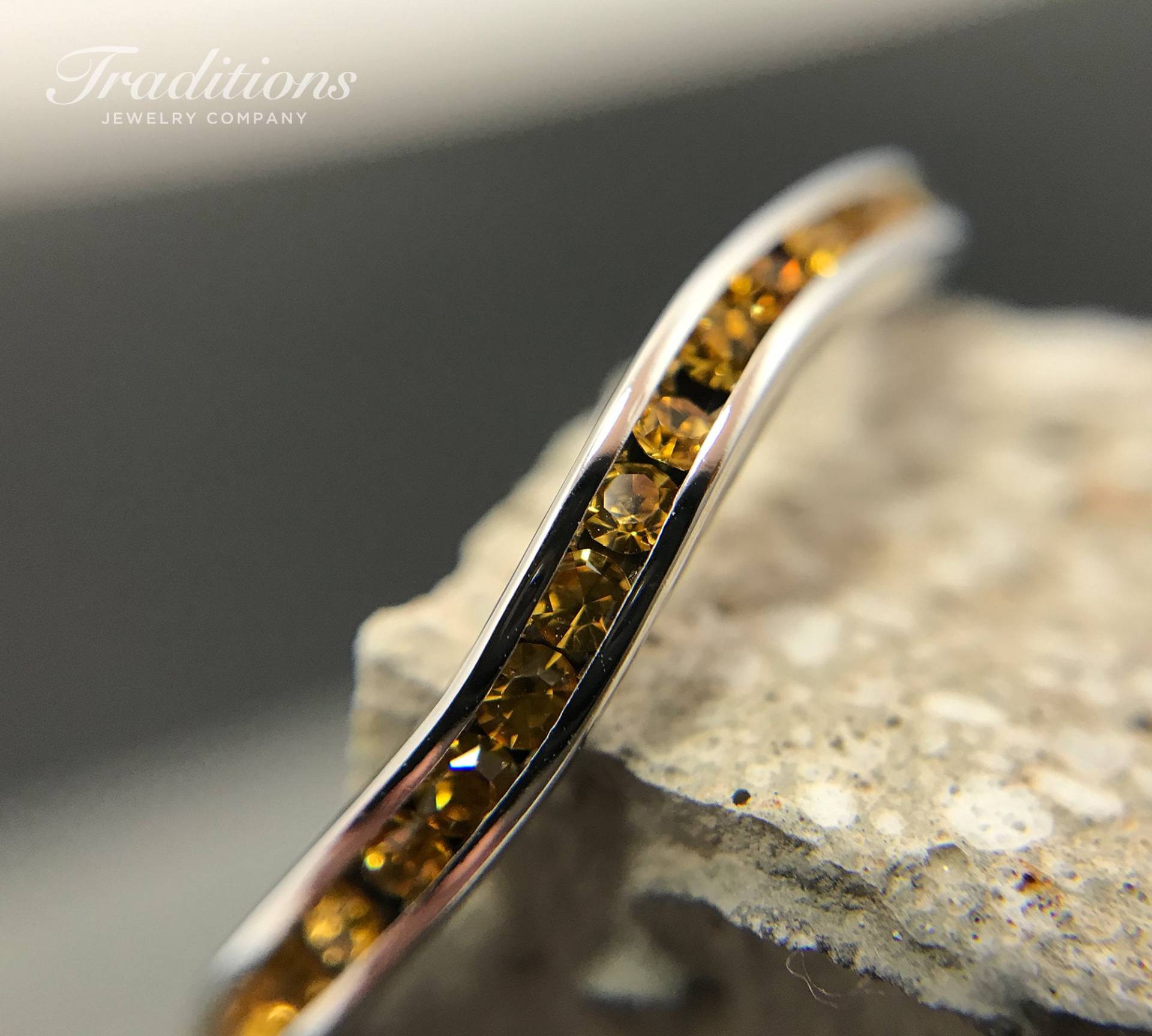 Sterling Silber Topaz Swarovski November Geburtsstein Stapelbarer Wellenring - Stapelring Hochzeitsband Handgemachter Verlobungsring Sterling Silber Topaz Swarovski November Geburtsstein Stapelbarer Wellenring - Stapelring Hochzeitsband Handgemachter Verlobungsring von TraditionsJewelryCo
