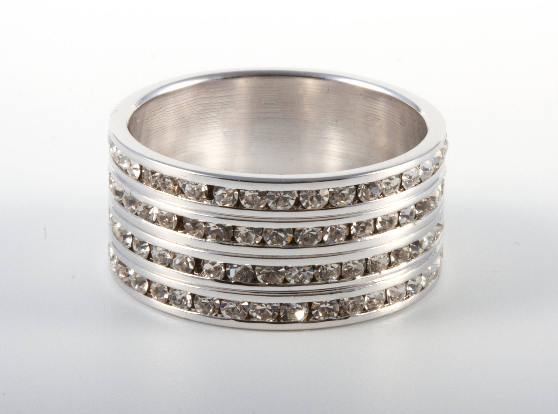 Traditions .31In Breit 4Reihige Sterling Silber Swarovski Kristall Eternity Ring - Hochzeitsband Handgemachter Verlobungsring Traditions .31In Breit 4Reihige Sterling Silber Swarovski Kristall Eternity Ring - Hochzeitsband Handgemachter Verlobungsring von TraditionsJewelryCo
